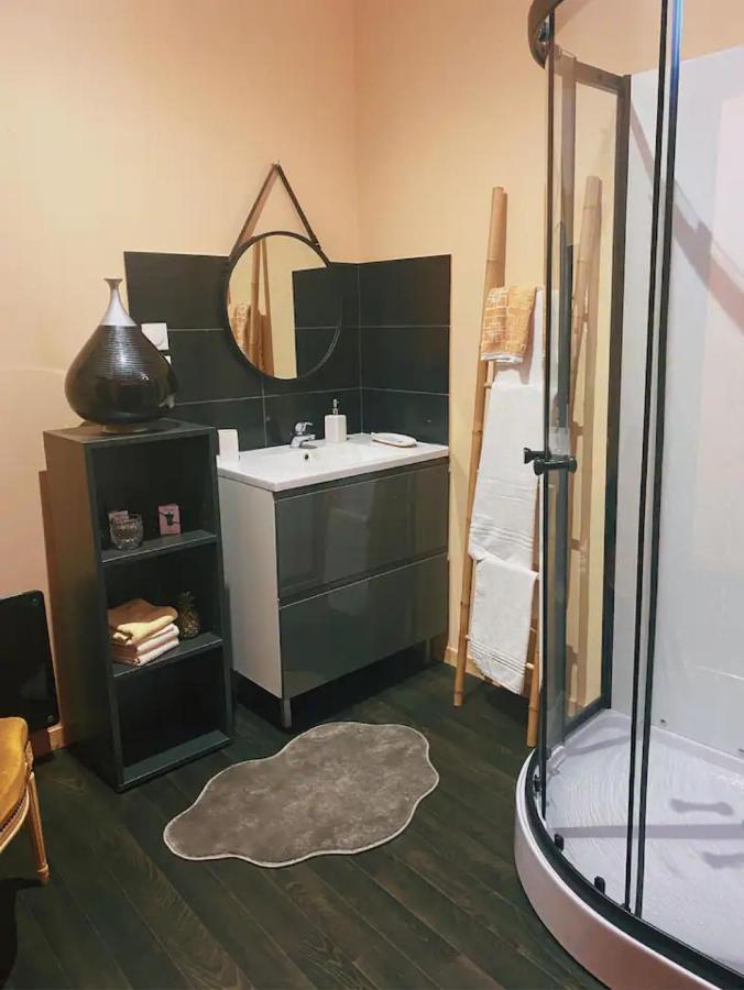 Chambres D'Hote Au Chapeau Claque Cabaret ゲーニョン エクステリア 写真
